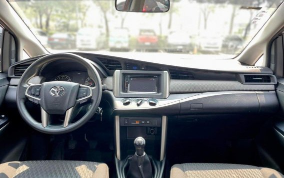 Sell White 2016 Toyota Innova in Makati-9