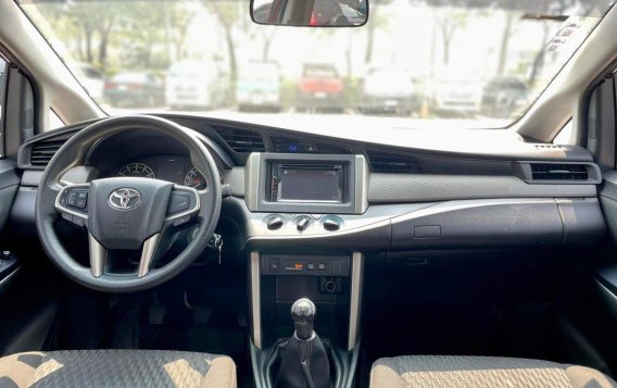 Sell White 2016 Toyota Innova in Makati-1