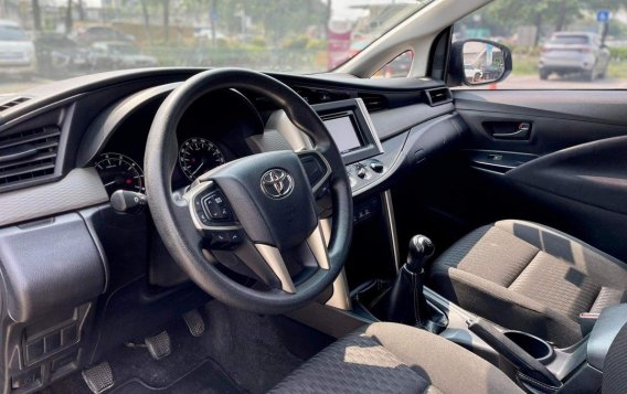 Sell White 2016 Toyota Innova in Makati-5