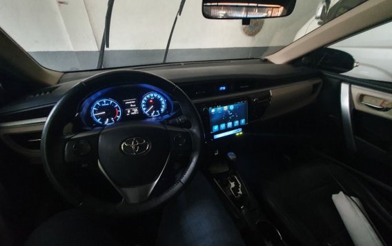 Sell White 2014 Toyota Corolla altis in Nampicuan-6