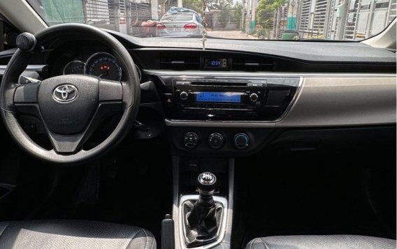 Selling White Toyota Corolla altis 2015 in General Trias-6