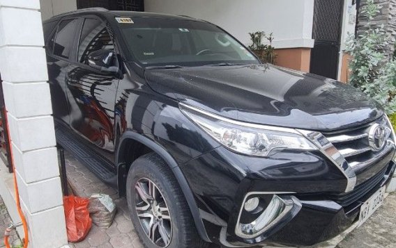 Selling White Toyota Fortuner 2017 in Quezon City-1