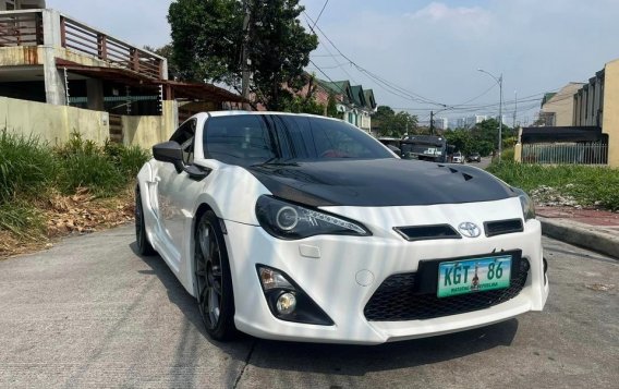 Sell White 2013 Toyota 86 in Quezon City
