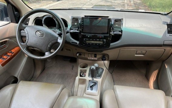White Toyota Fortuner 2011 for sale in Manila-6
