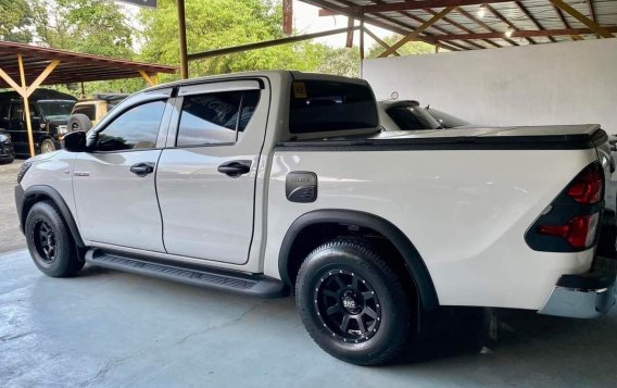 Selling White Toyota Hilux 2023 in Manila-5