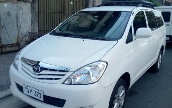 Sell White 2011 Toyota Innova in Caloocan-1