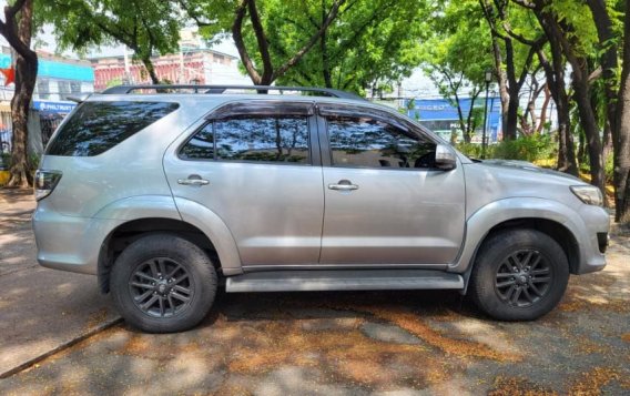 Silver Toyota Fortuner 2016 for sale in Quezon City-3