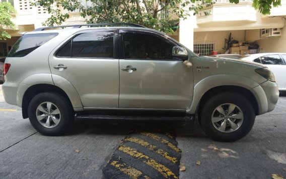 White Toyota Fortuner 2006 for sale in Pasig-3