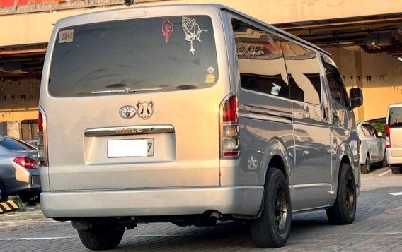 Selling White Toyota Hiace 2017 in Makati-4