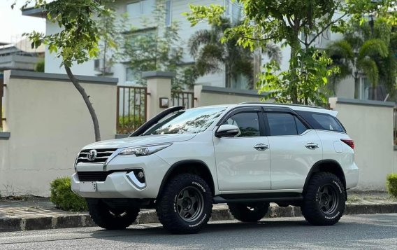 Selling Pearl White Toyota Fortuner 2017 in Manila-3
