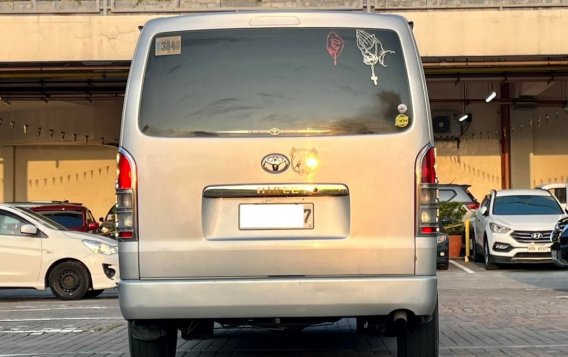 Selling White Toyota Hiace 2017 in Makati-3