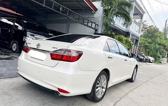 Pearl White Toyota Camry 2018 for sale in Bacoor-5