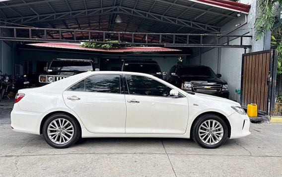 Pearl White Toyota Camry 2018 for sale in Bacoor-3