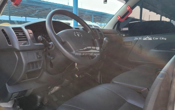 2020 Toyota Hiace  Commuter 3.0 M/T in Pasay, Metro Manila-2