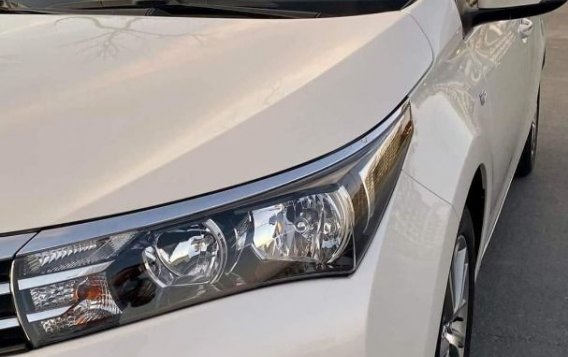 Pearl White Toyota Corolla altis 2015 for sale in Manila-9