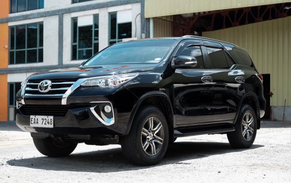 Green Toyota Fortuner 2018 for sale in Pasig-1