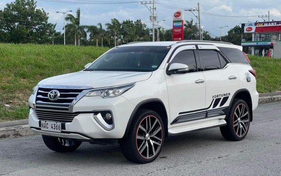 Selling White Toyota Fortuner 2017 in Parañaque-3
