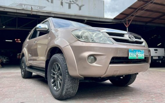 Selling White Toyota Fortuner 2006 in Quezon City-1