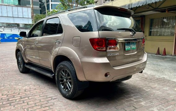 Selling White Toyota Fortuner 2006 in Quezon City-5