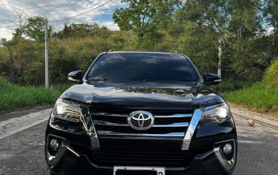 Selling White Toyota Fortuner 2017 in Quezon City-8