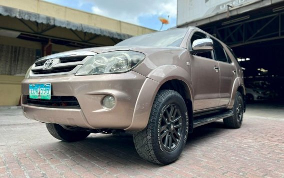 Selling White Toyota Fortuner 2006 in Quezon City-2