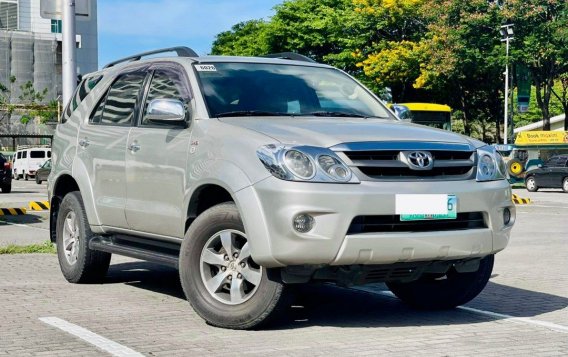 White Toyota Fortuner 2008 for sale in Makati-1