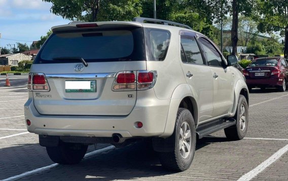 White Toyota Fortuner 2008 for sale in Makati-5