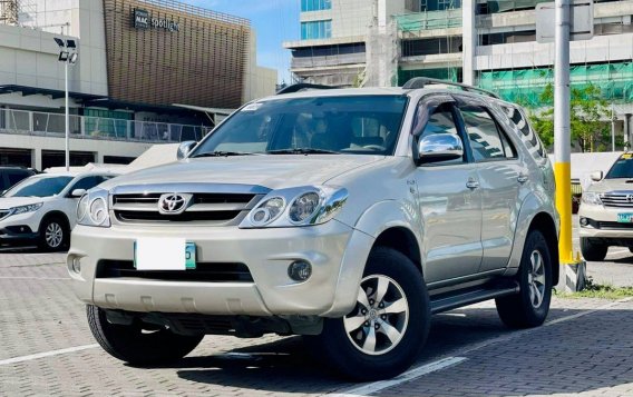 White Toyota Fortuner 2008 for sale in Makati-2