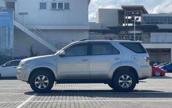 White Toyota Fortuner 2008 for sale in Makati-8