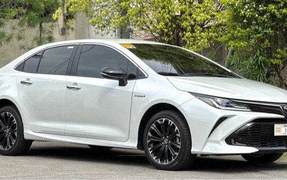 Selling White Toyota Corolla altis 2023 in Las Piñas-1