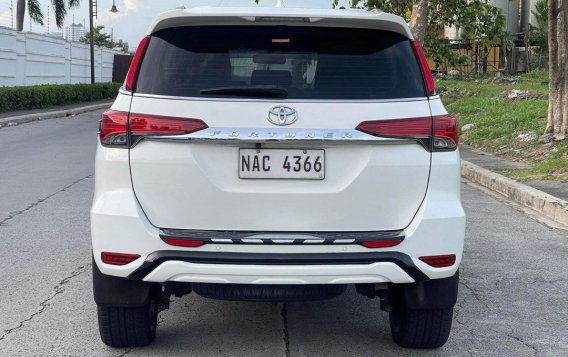 Selling White Toyota Fortuner 2017 in Parañaque-1