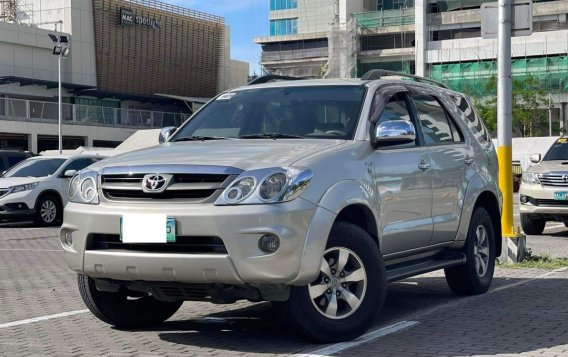 White Toyota Fortuner 2008 for sale in Makati-1