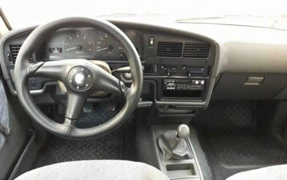 White Toyota Hilux 1997 for sale in Manual-3