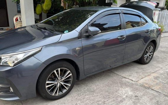 Selling White Toyota Corolla altis 2018 in Imus-1