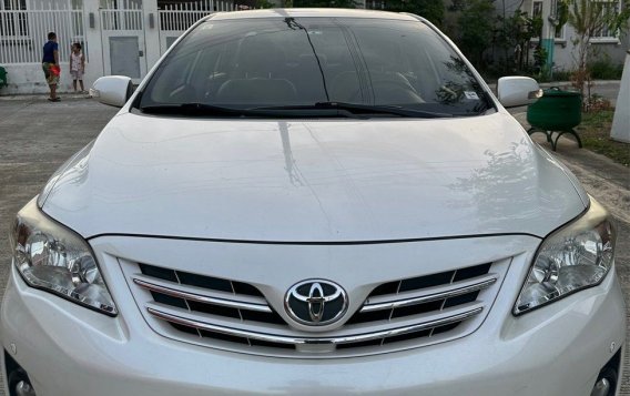 Sell Pearl White 2014 Toyota Corolla altis in General Trias-1