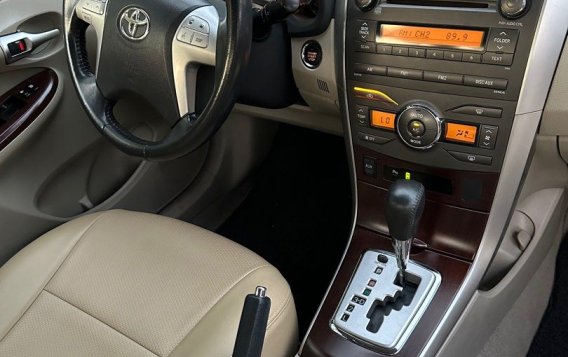 Sell Pearl White 2014 Toyota Corolla altis in General Trias-9