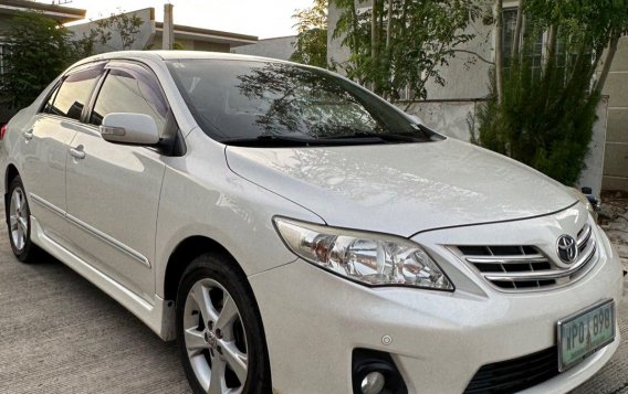 Sell Pearl White 2014 Toyota Corolla altis in General Trias