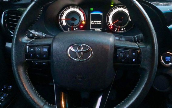 Sell White 2019 Toyota Hilux in Pasig-9