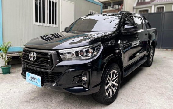 Selling White Toyota Hilux 2020 in Quezon City-1