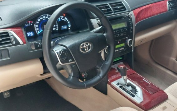 Pearl White Toyota Camry 2013 for sale in Quezon City-4