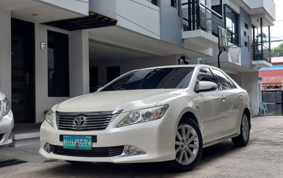 Pearl White Toyota Camry 2013 for sale in Quezon City