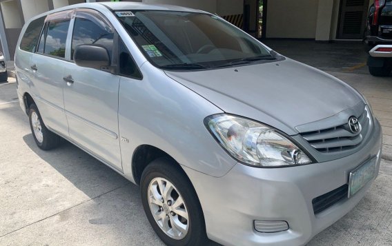 White Toyota Innova 2009 for sale in Automatic-1