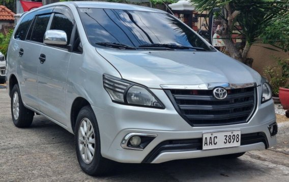 Selling White Toyota Innova 2015 in Manila-2