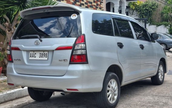 Selling White Toyota Innova 2015 in Manila-3