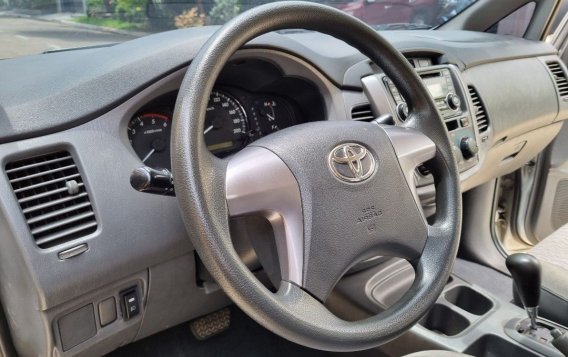 Selling White Toyota Innova 2015 in Manila-6