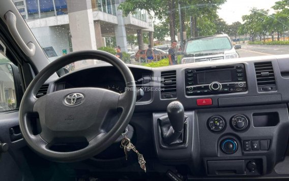 2017 Toyota Hiace in Makati, Metro Manila-12