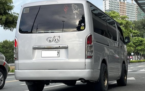 2017 Toyota Hiace  Commuter 3.0 M/T in Makati, Metro Manila-10