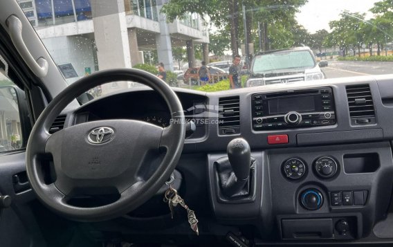 2017 Toyota Hiace  Commuter 3.0 M/T in Makati, Metro Manila-4