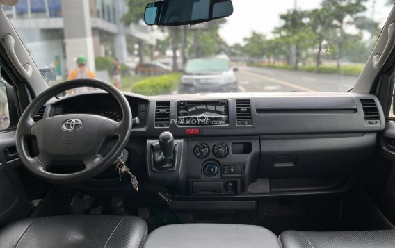 2017 Toyota Hiace  Commuter 3.0 M/T in Makati, Metro Manila-5