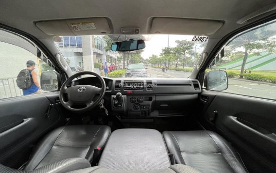 2017 Toyota Hiace  Commuter 3.0 M/T in Makati, Metro Manila-3